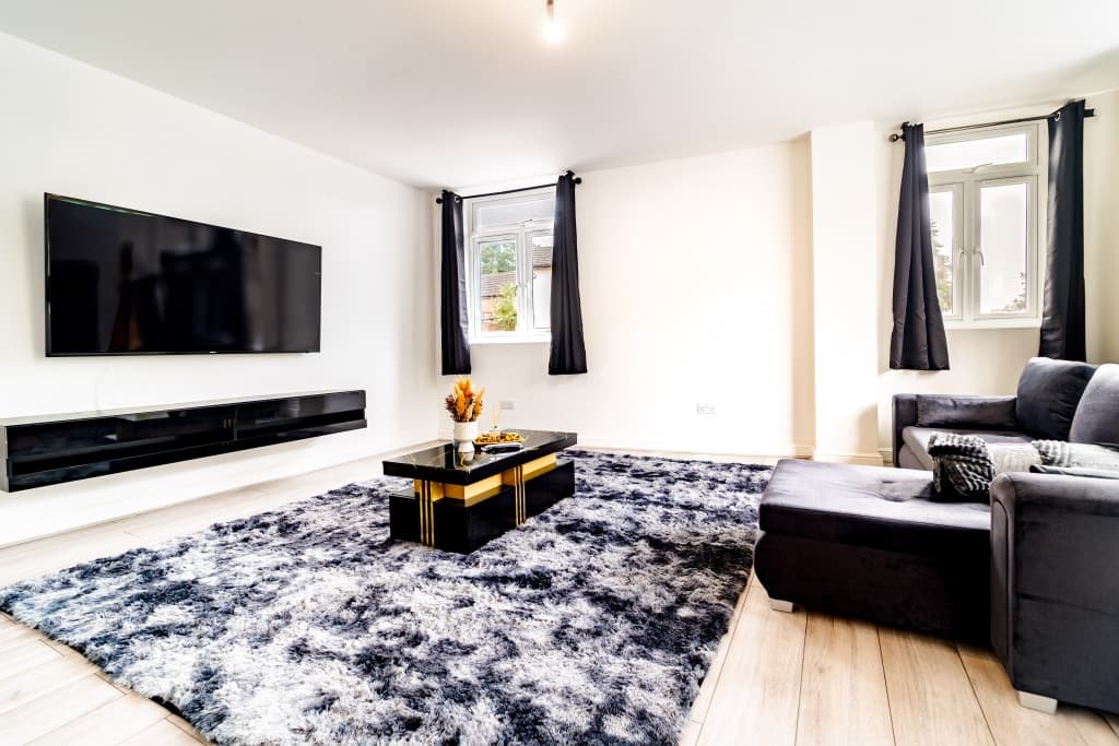 LUX 2BDR Flat By Luton Station/Airport/City Centre - 30min to Kings X St Pancras photo 1