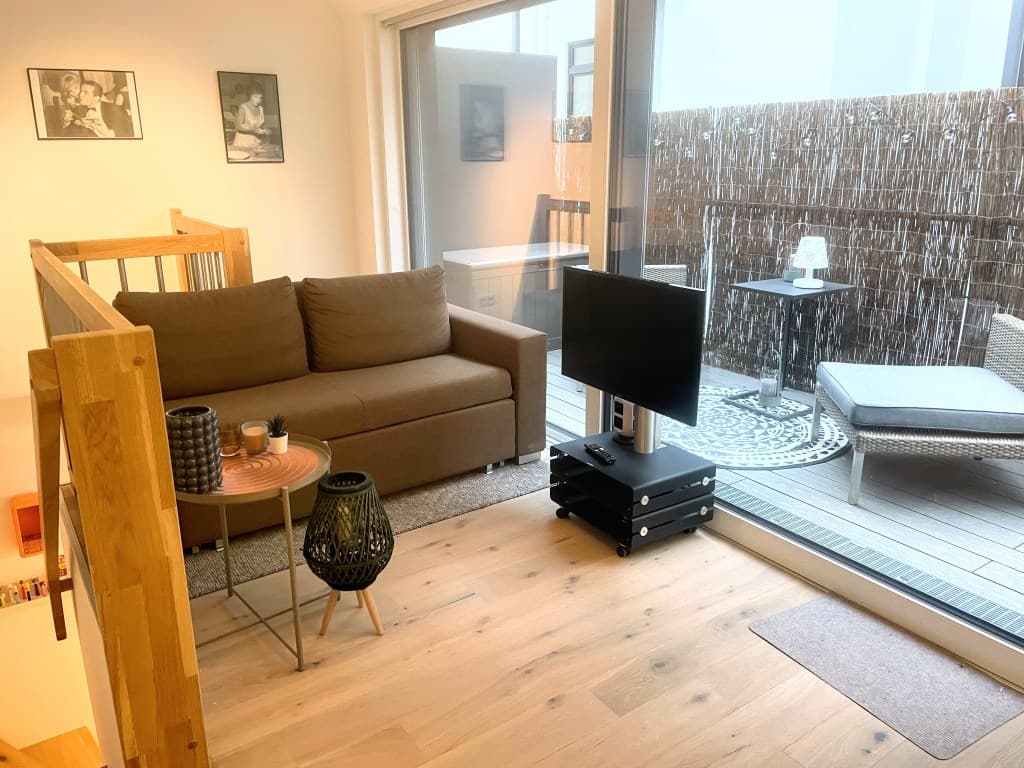 AirCon and balcony apartment in the center photo 1