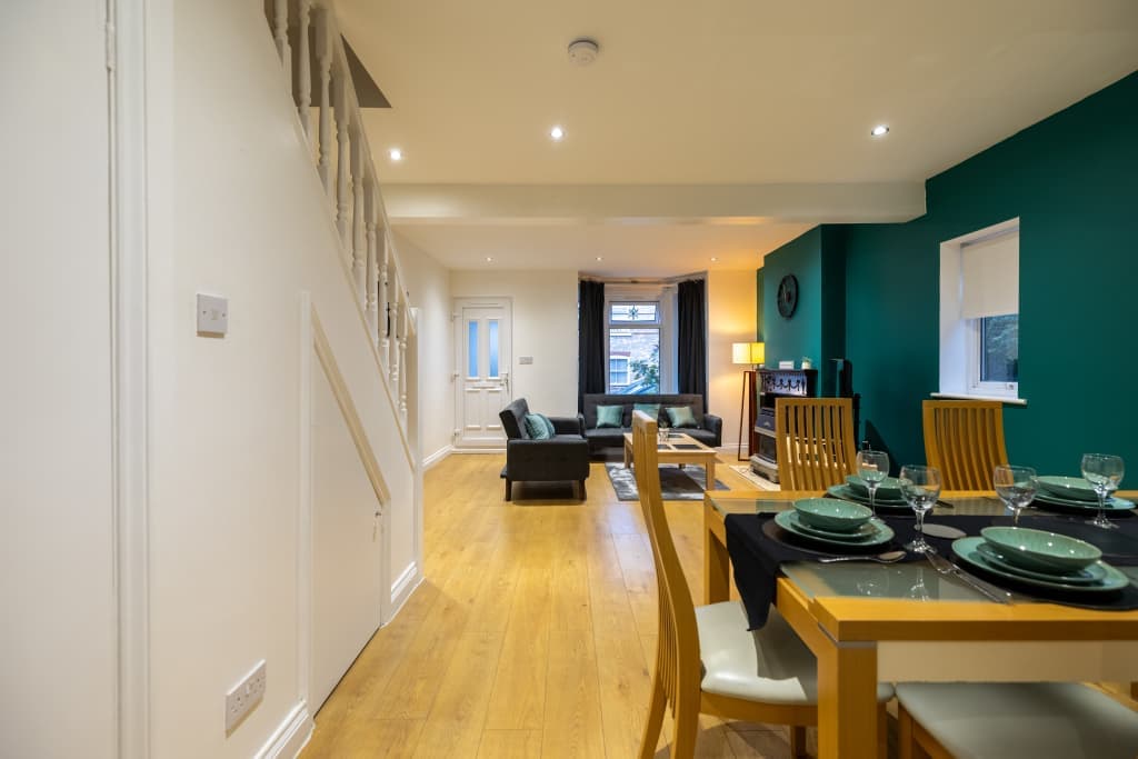 Spacious 5 Bedroom Orchard Haven photo 1