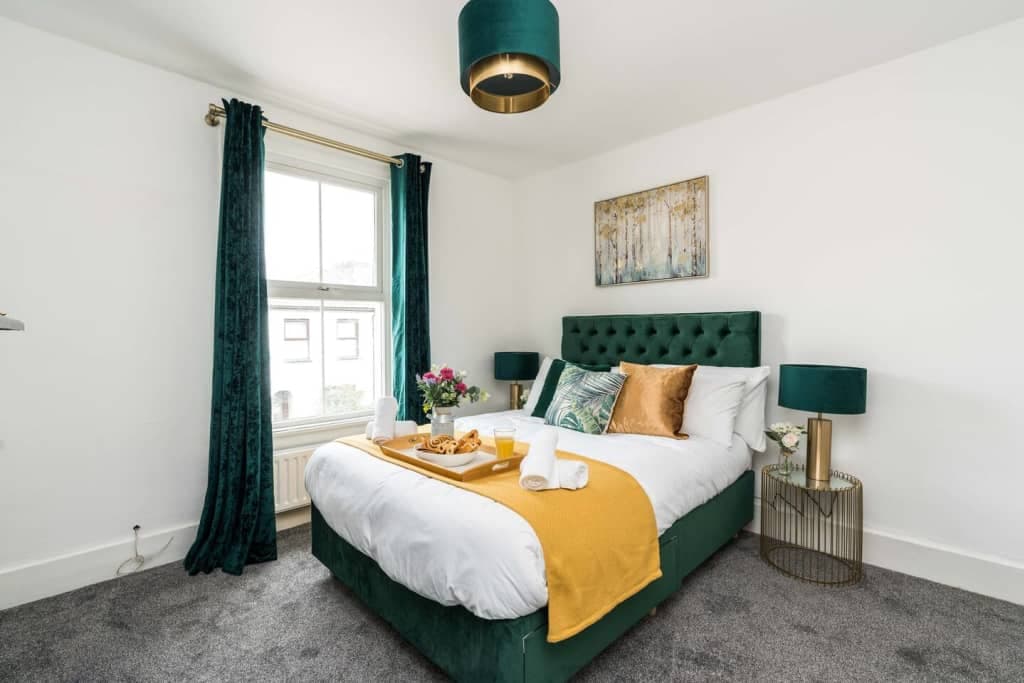 Dressed To Impress 2 bed House In Heart of Croydon photo 1