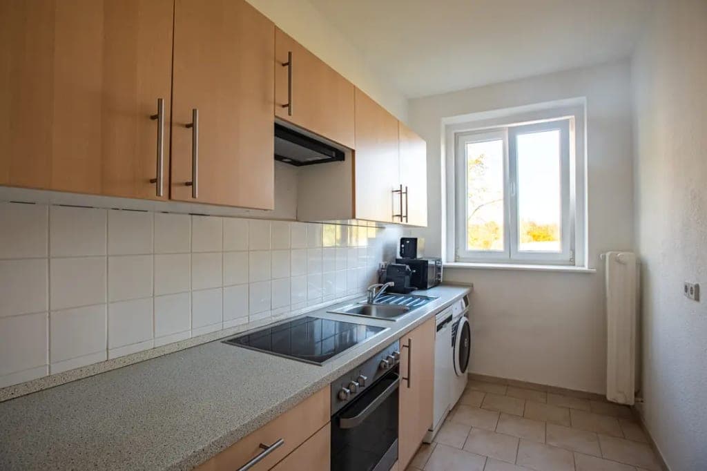 Great 3-room apartment in a quiet location in Charlottenburg, fully furnished & equipped photo 1