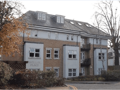 Friendly family near city centre photo 1