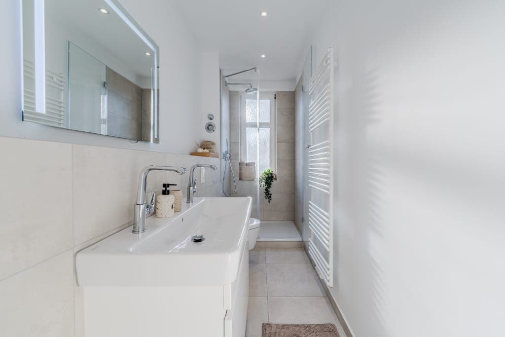 Beautifully designed 2 bedroom apartment in Vibrant Neukölln photo 1