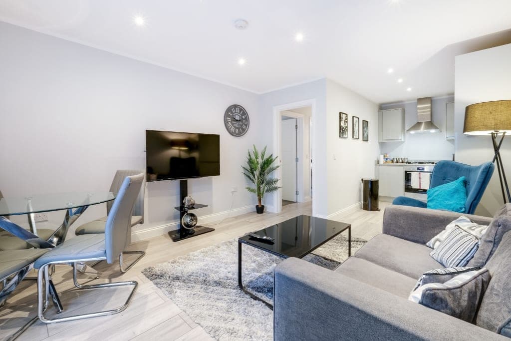 2 Bedroom Penthouse with parking High Wycombe Apt. 06 photo 1