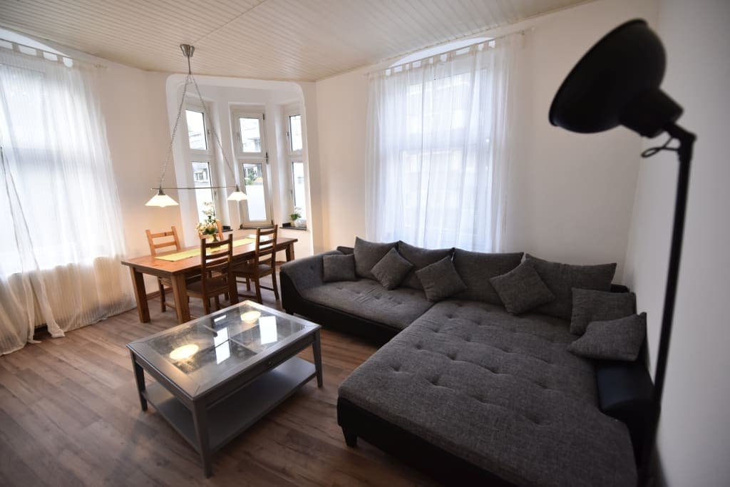 Bright furnished 2-room apartment with high ceilings photo 1