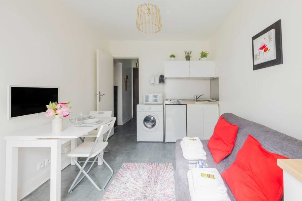 Studio near Bassin de la Villette - 2P *balcony* photo 1