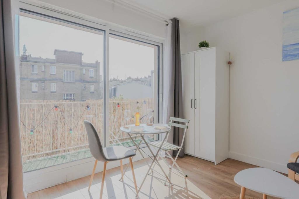 Charming Studio with balcony -2P- Batignolles photo 1