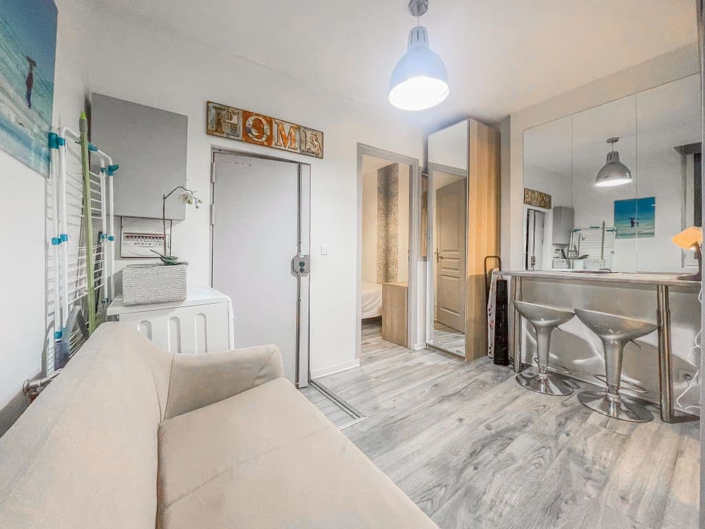 1 Bedroom Apartment at Rue Saint Denis 230 photo 1