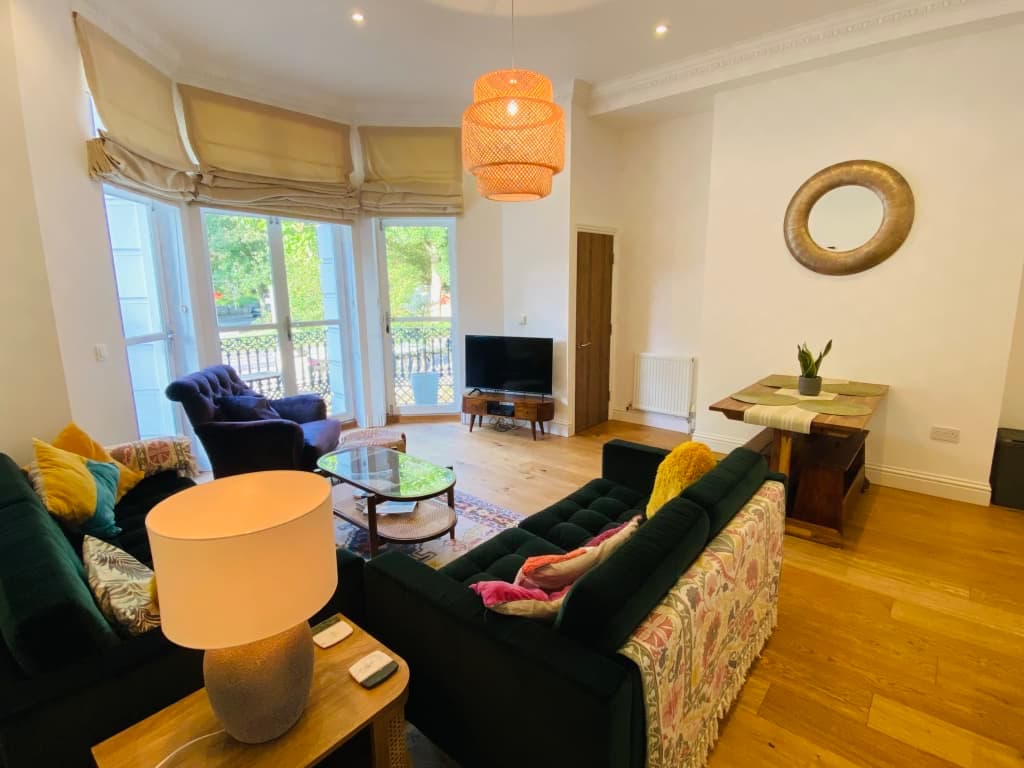 Luxury balcony apartment in Folkestones west end photo 1