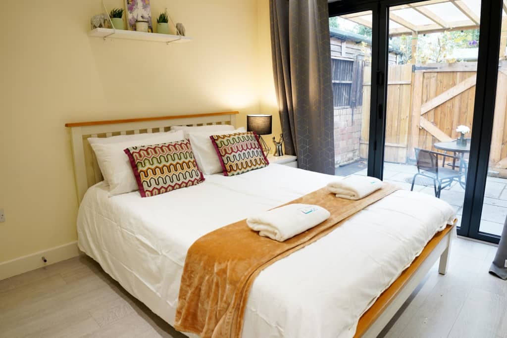Cosy 1 Bed-Flat with Patio Near Heathrow photo 1