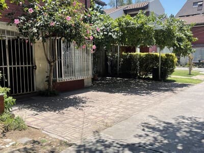 Room and private bathroom for rent photo 1