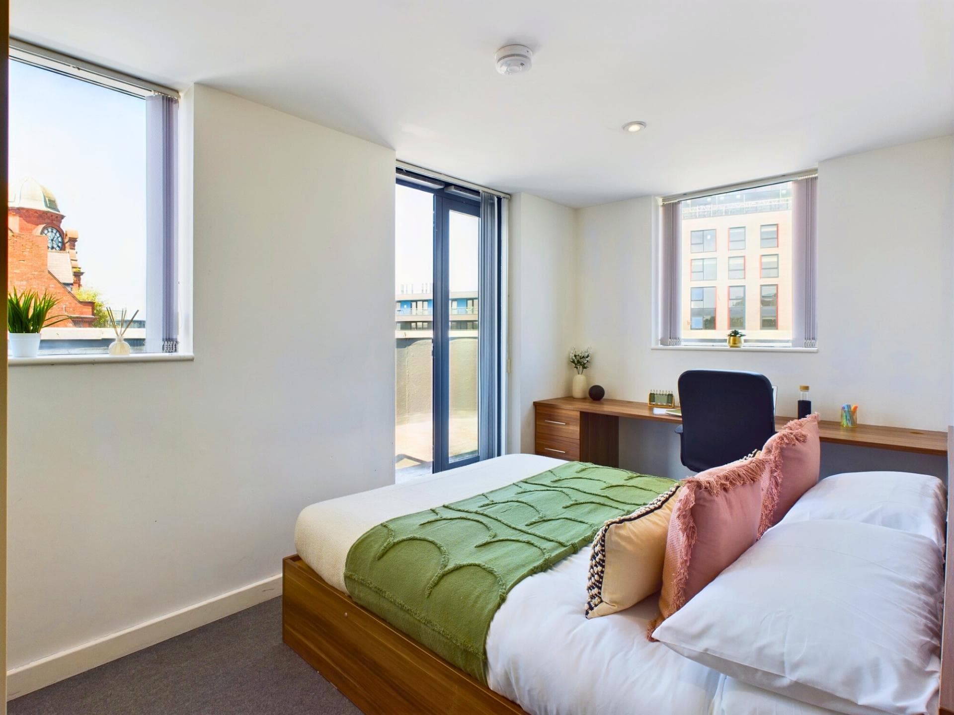 2 Bed Flat Balcony - 2