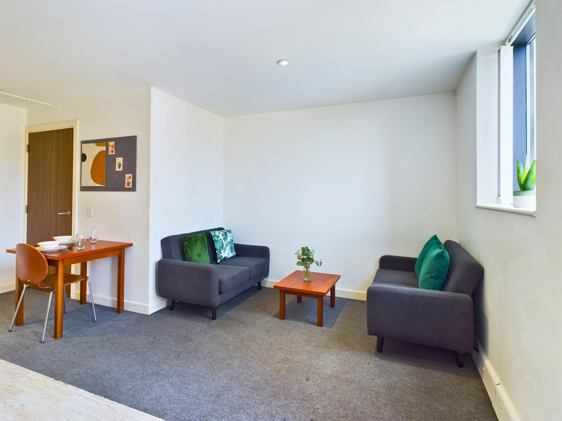 2 Bed Flat Balcony - 6