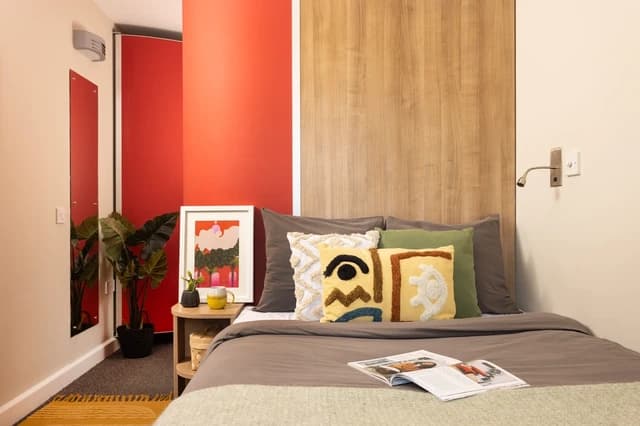 Large Standard Double En-Suite - 1