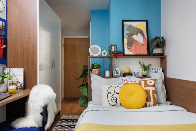 Extra Large Standard Double En-Suite: Three Bedroom Flat - 1