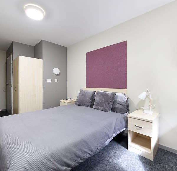 One Bed Apartment Silver - 3