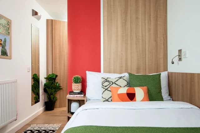 Large Highest Double En-Suite - 3
