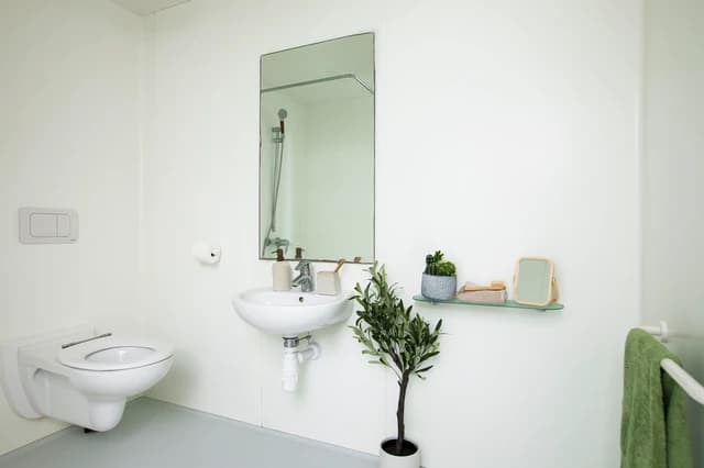 Double Partly Accessible En-Suite - 2