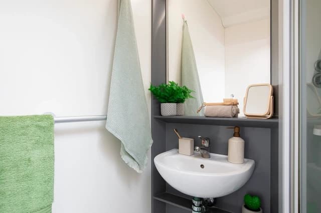 Extra Large High Double En-Suite - 2