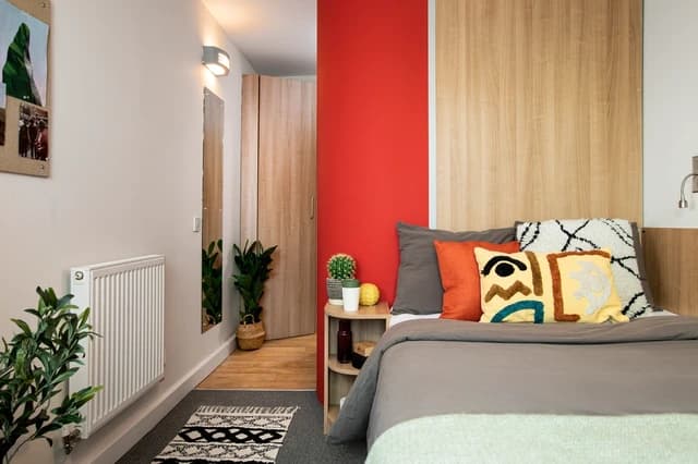 Extra Large Standard Double En-Suite - 3