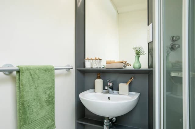 Large Standard Double En-Suite - 3