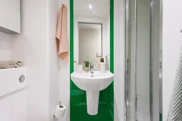 Medium High Double En-Suite - 2