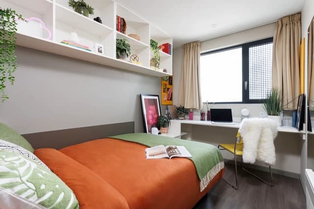 Large Highest Double En-Suite - 1