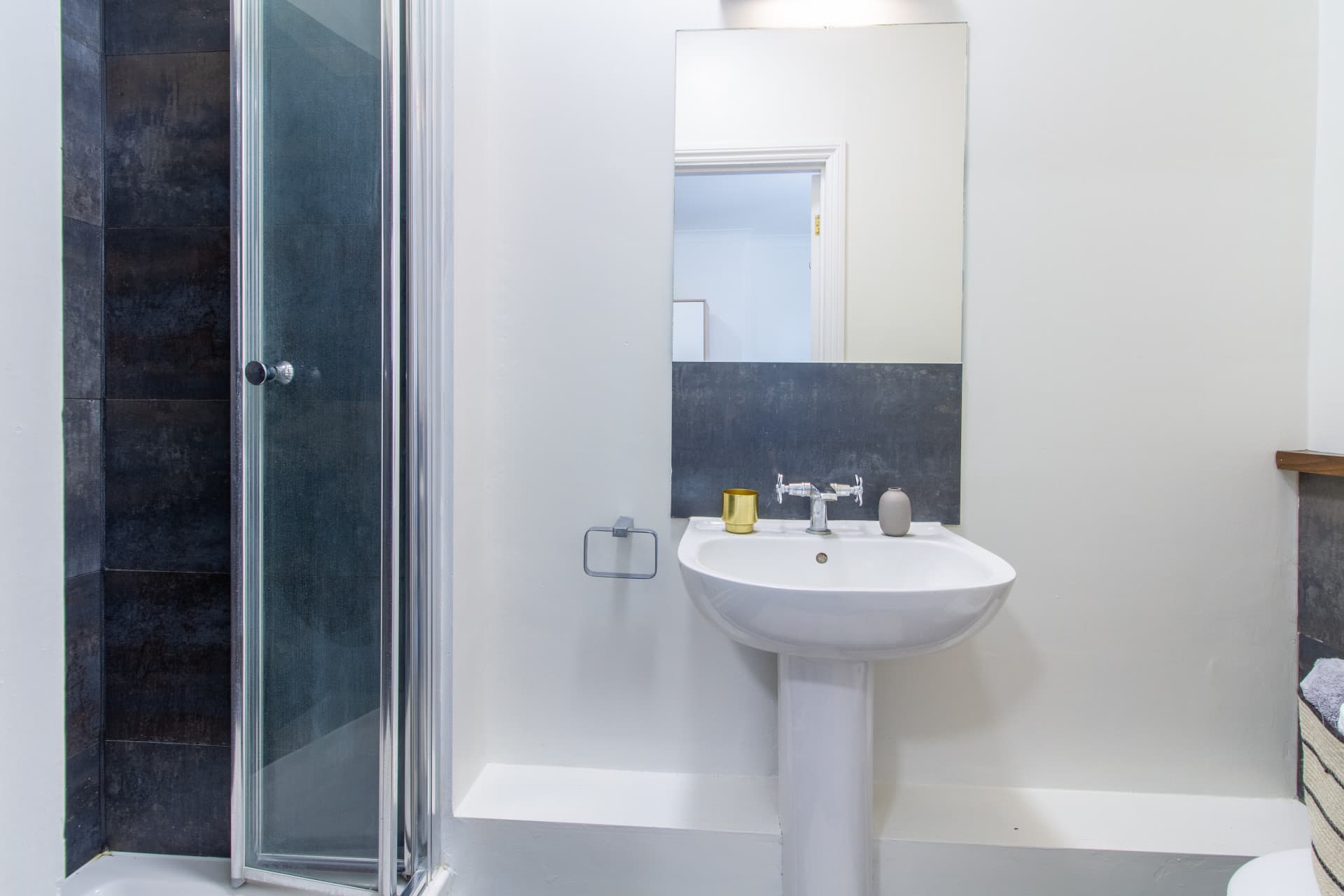 Bronze Twin En-Suite Room - 4