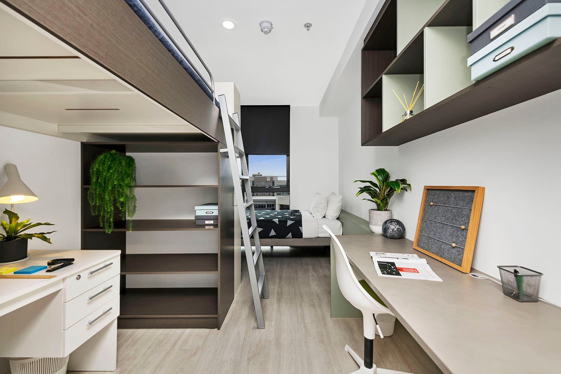 King Single Bed With Twin Mix Apartment With Views - 9