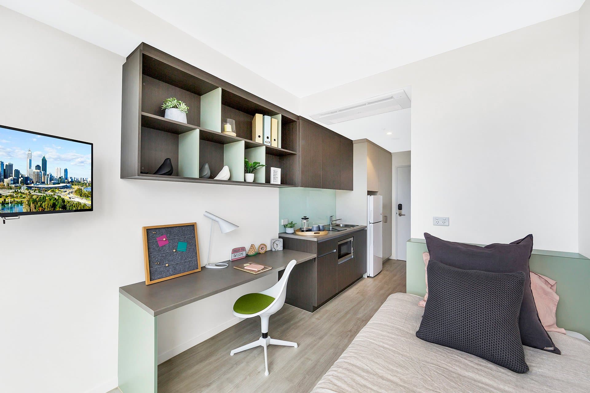 Signature Studio Apartment - King Single Bed With Premium View - 4