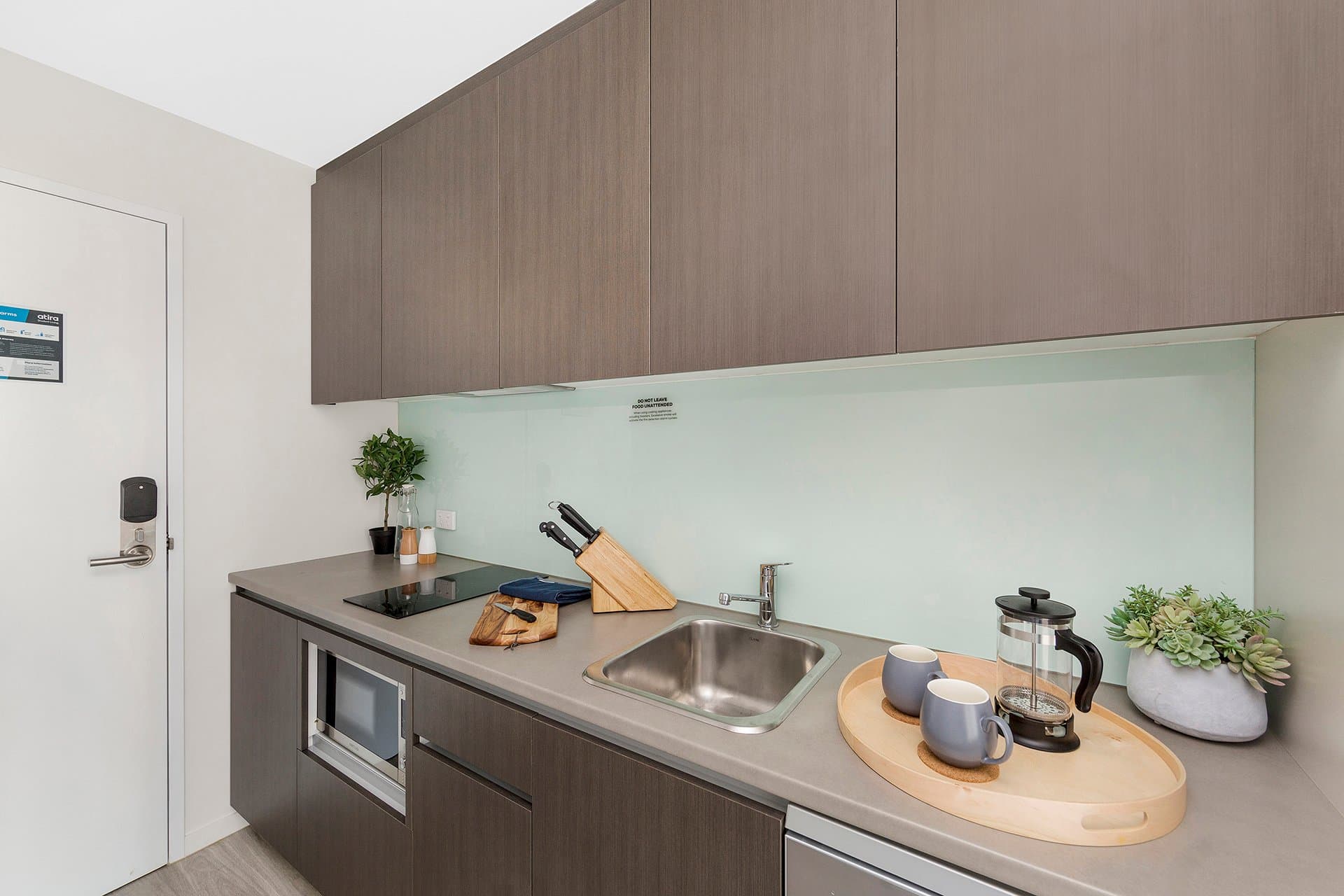 King Single Bed With 2 Bed Apartment With Views - 7
