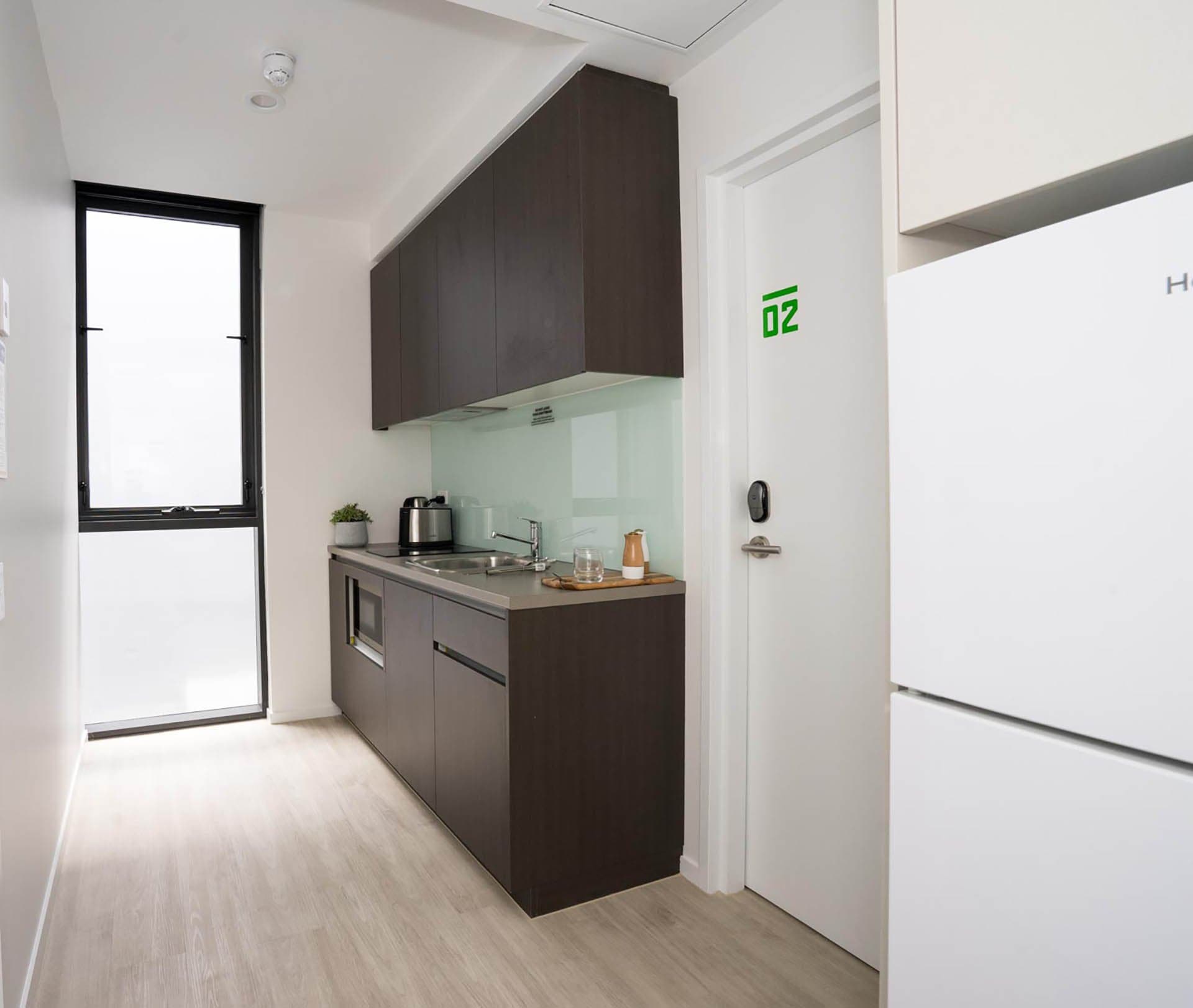 King Single Bed With 2 Bed Apartment With Views - 3