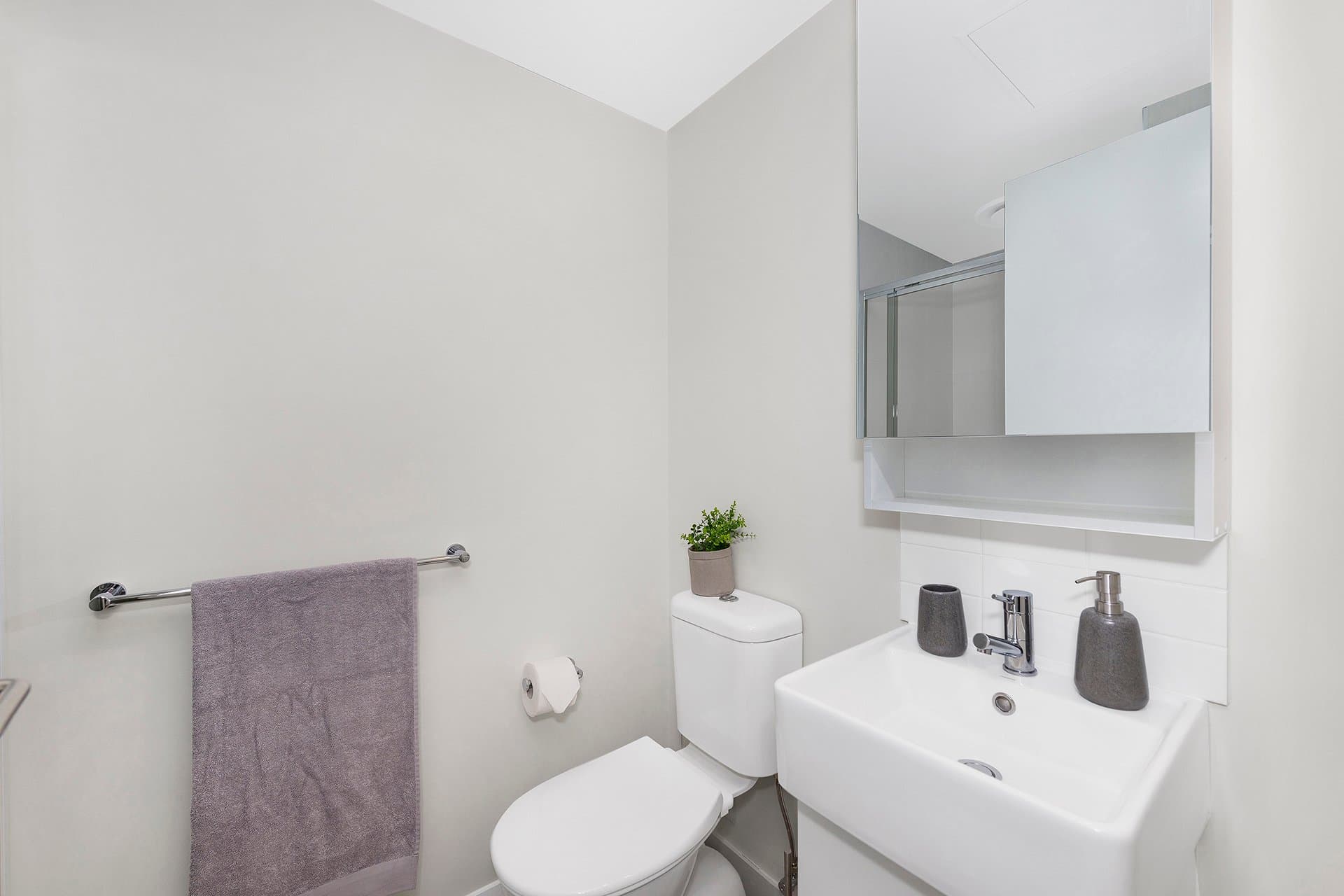 Ultra Studio Apartment - Queen Bed With Standard View - 1