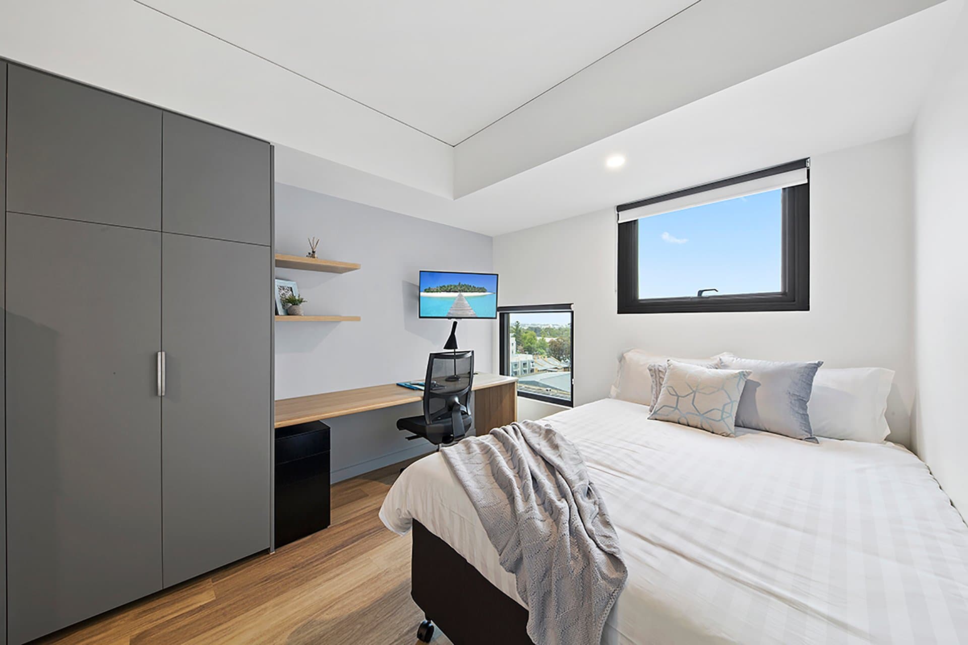 Signature Plus Studio Apartment - Queen Bed With Standard View - 1