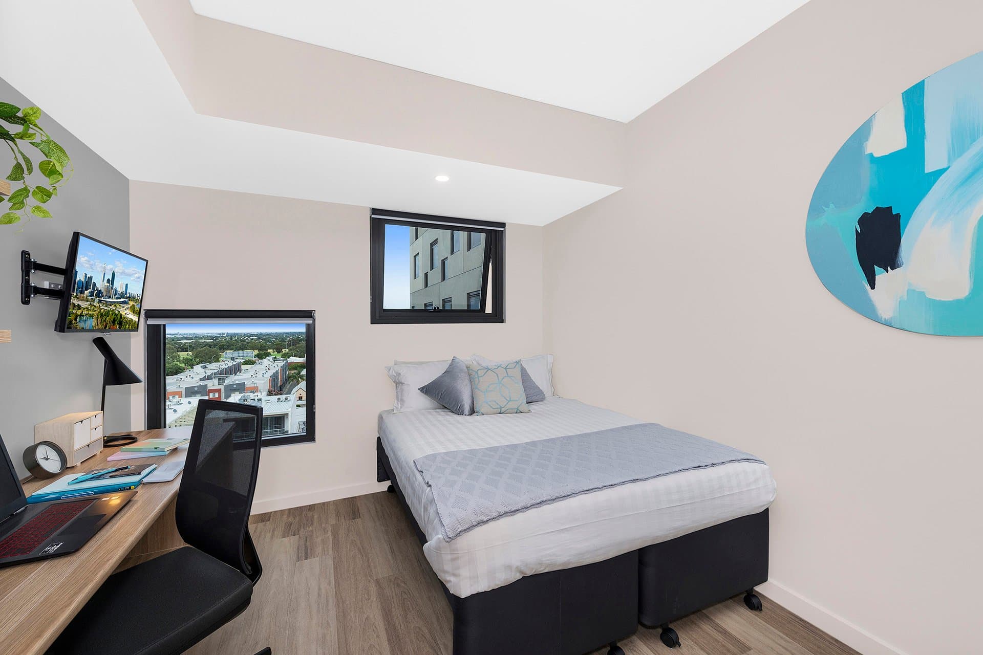 Signature Plus Studio Apartment - Queen Bed With Standard View - 11
