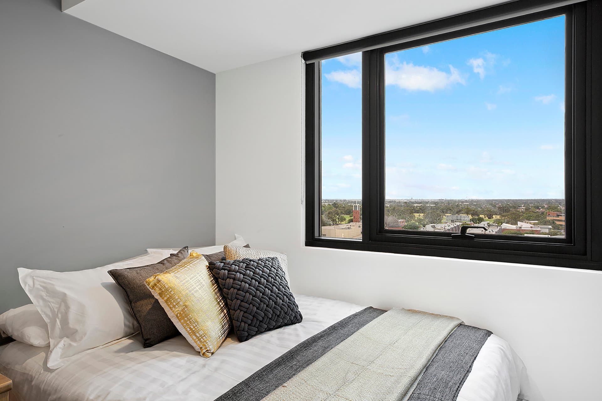 Signature Studio Apartment - Double Bed With Standard View - 1