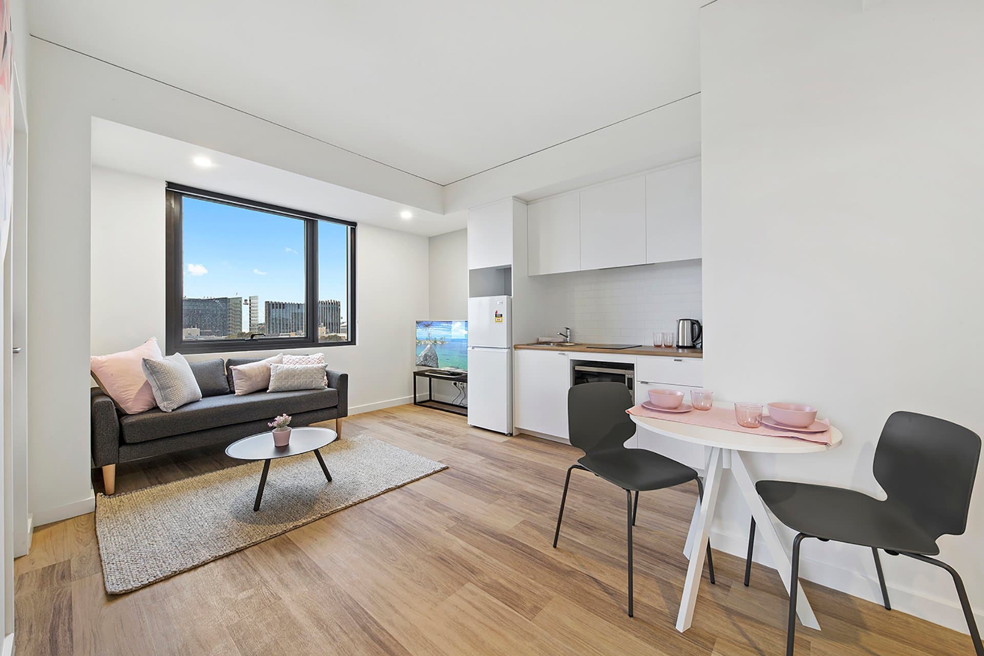 King Single Bed With 2 Bed Apartment - 1