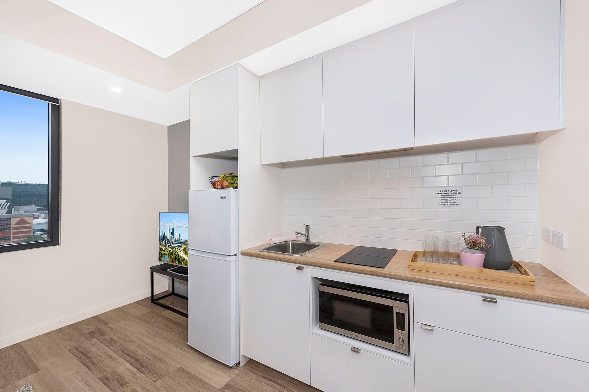 King Single Bed With 2 Bed Apartment - 5