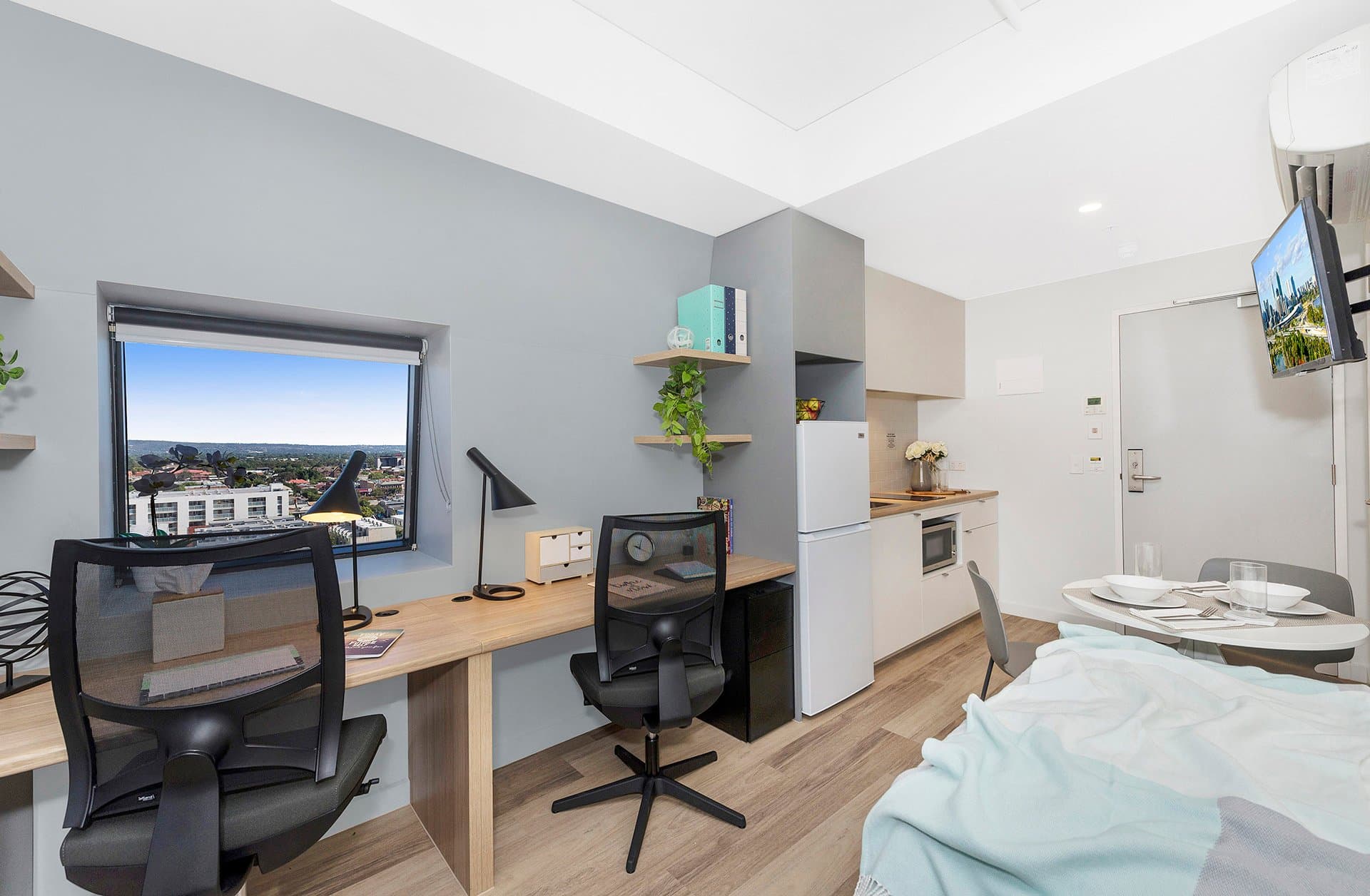 Signature Plus Twin Apartment - King Single Bed With Standard View - 4