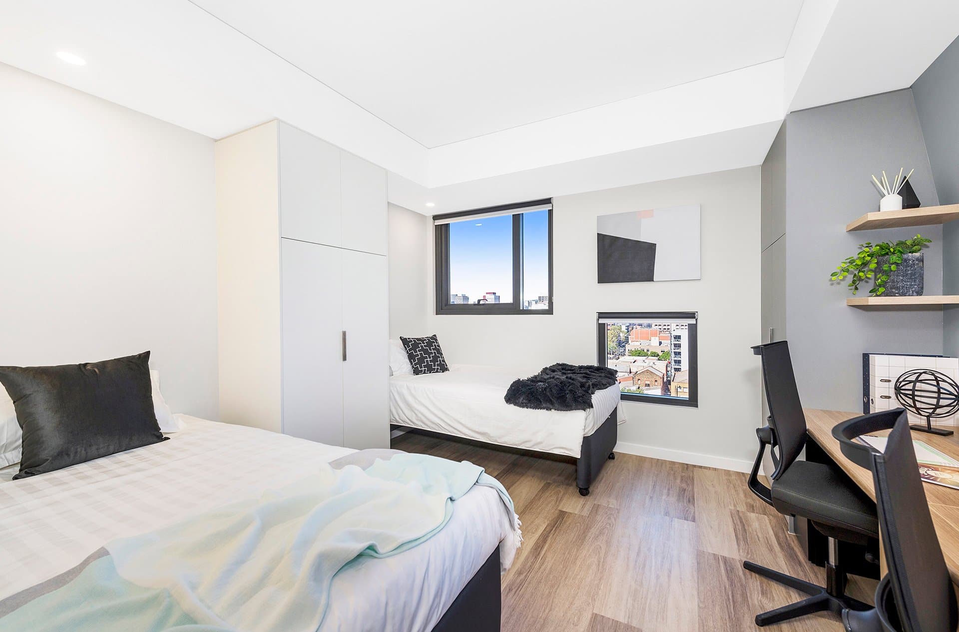 Signature Plus Twin Apartment - King Single Bed With Standard View - 2