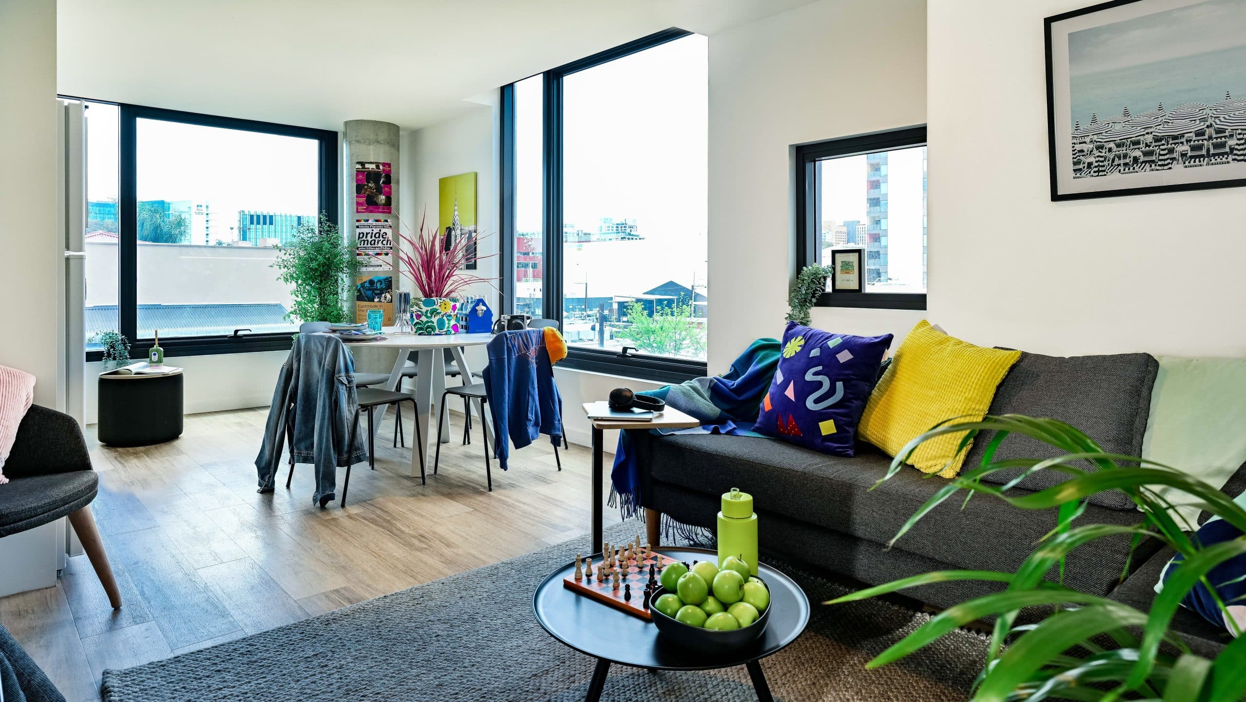 King Single Bed With 3 Bed Apartment With Ensuite - 10