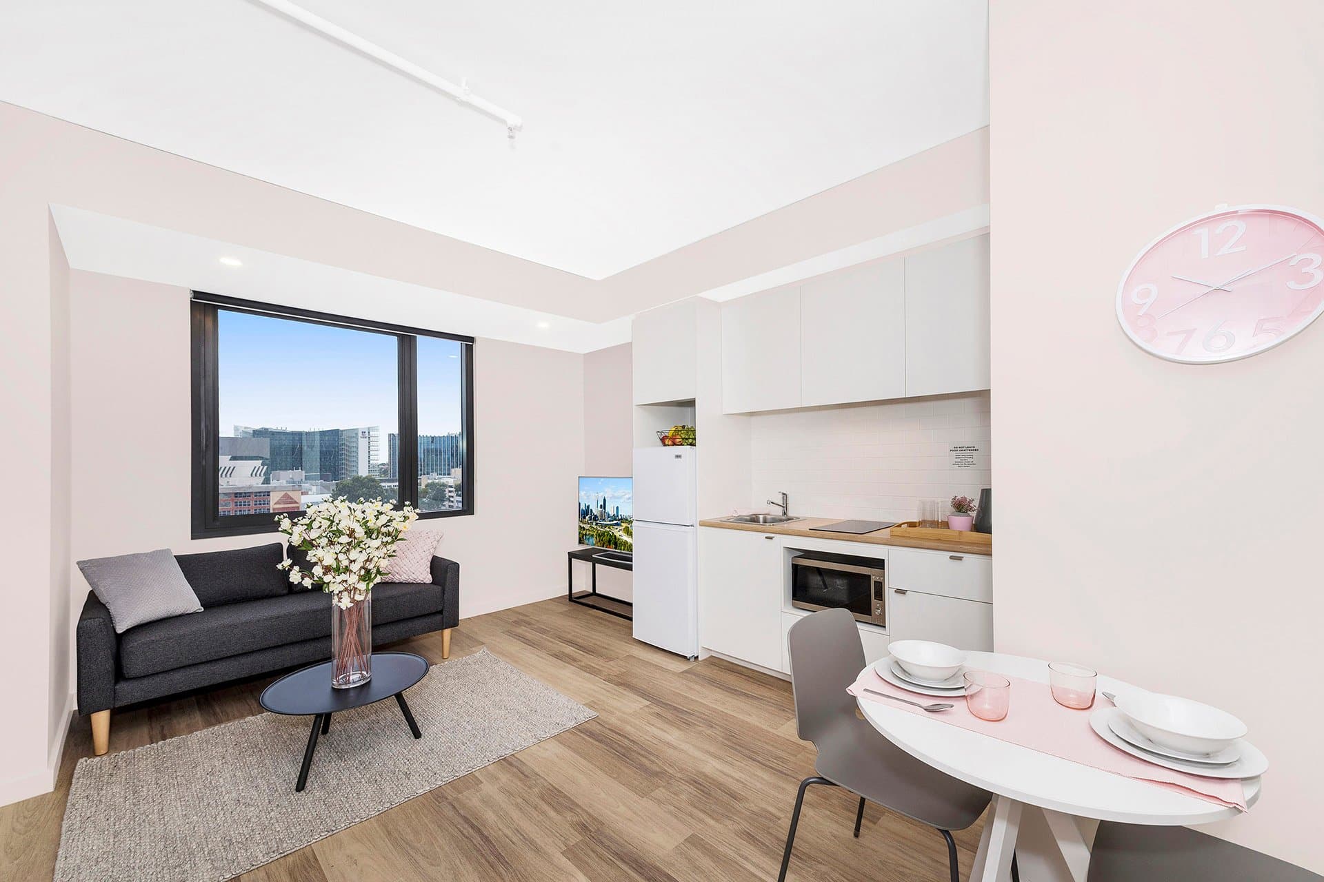 King Single Bed With 3 Bed Apartment With Ensuite - 4
