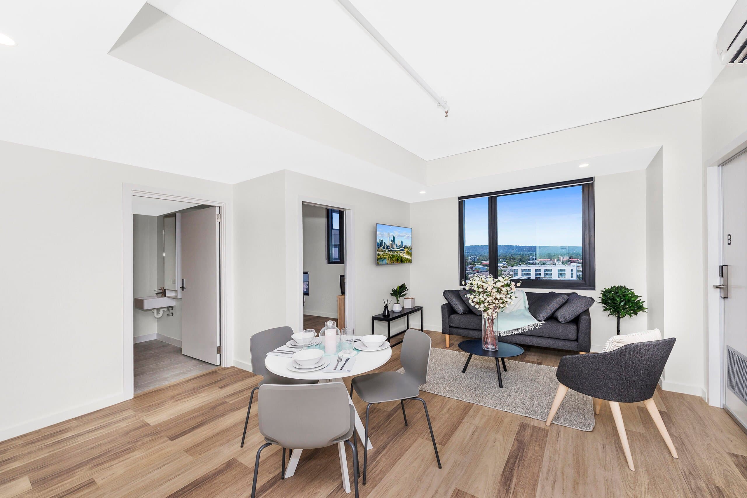 King Single Bed With 3 Bed Apartment With Ensuite - 8