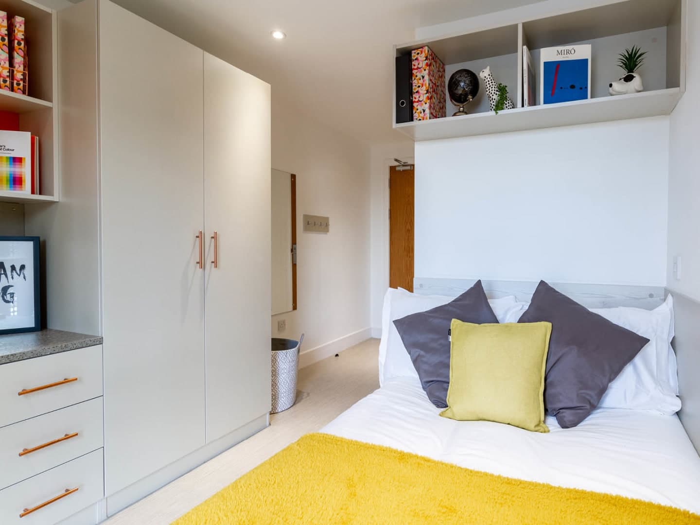 Silver En Suite City View - 1
