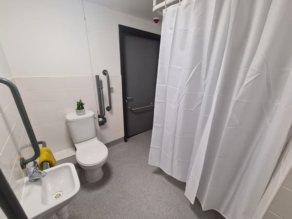 En-Suite Silver - 4