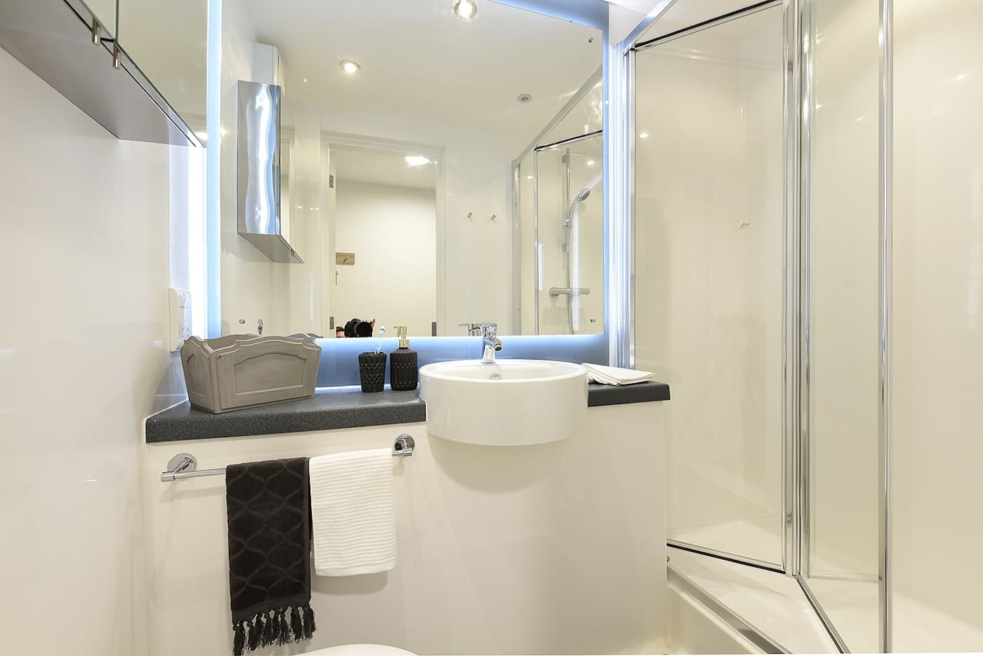 En-Suite Silver - 4