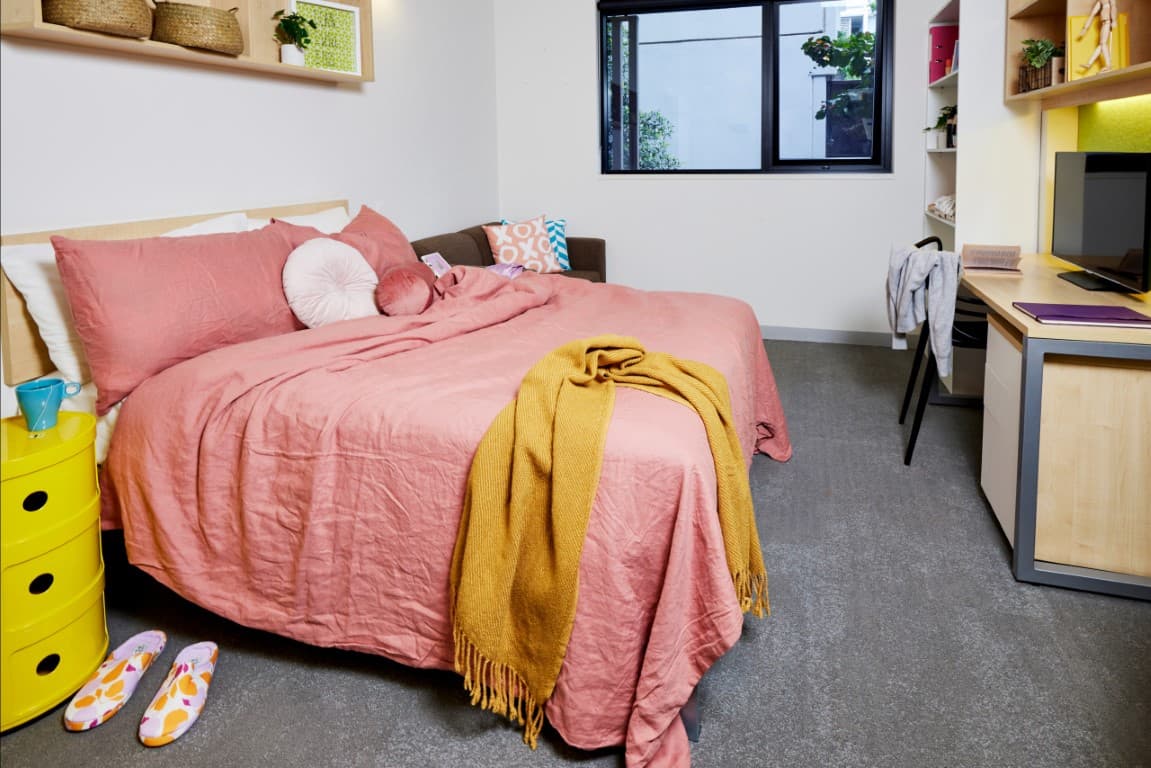 Double Bed, Large Studio Apartment, Standard View - 1