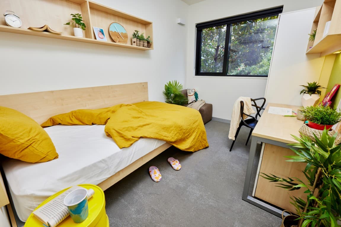 King Single Bed, Large Twin Apartment, Standard View - 6