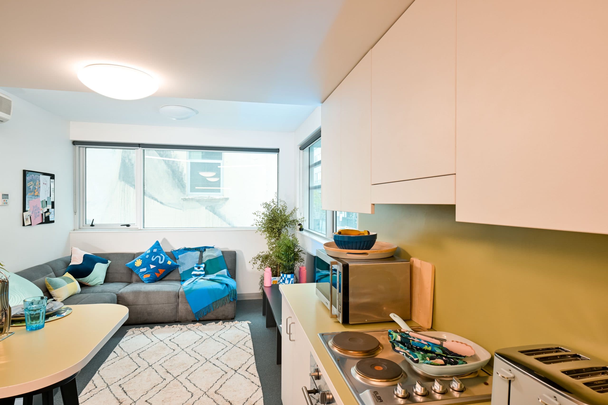 King Single Bed, 5 Bed Apartment With En-Suite - 5