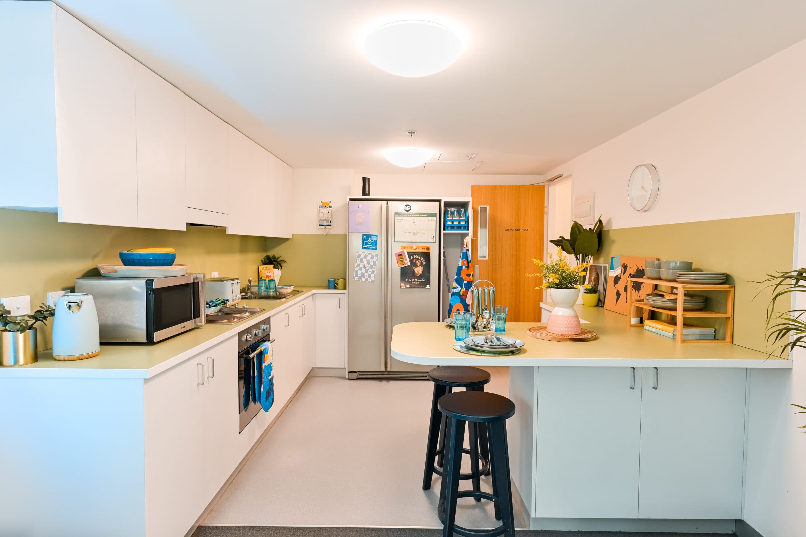 King Single Bed, 6 Bed Apartment With Ensuite - 2